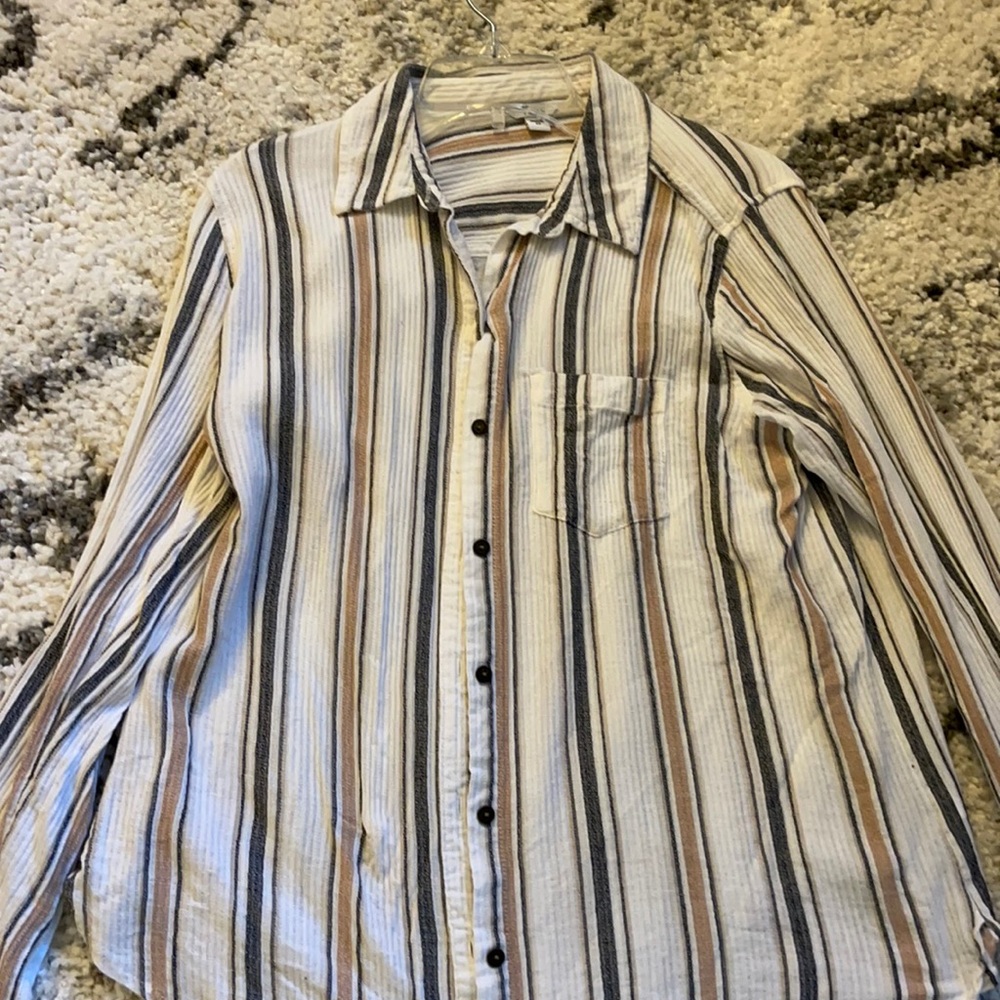 BUTTON UP